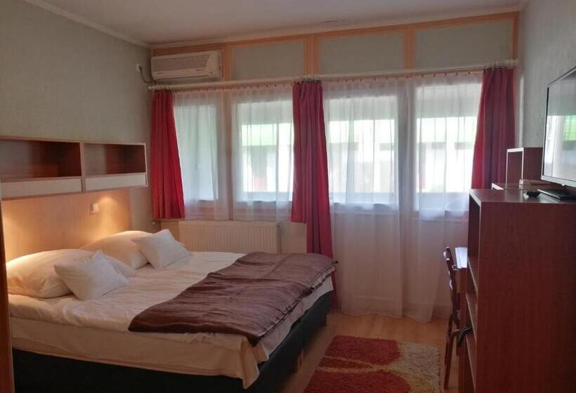 Family Suite, Hőforrás