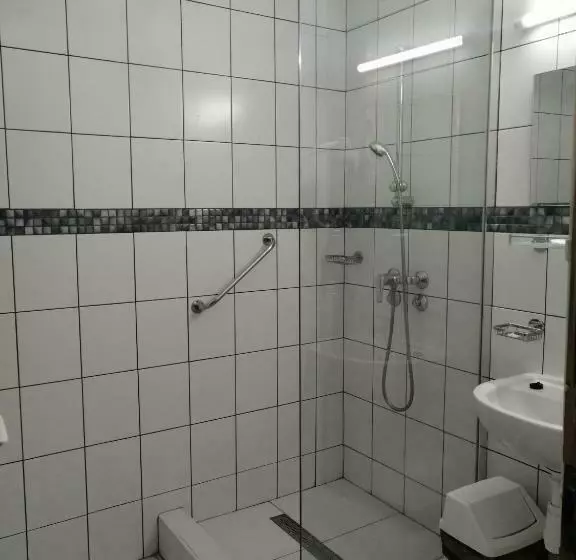 اتاق خانوادگی, Hőforrás
