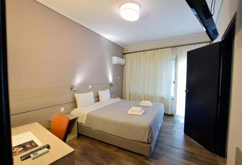Chambre Quadruple Standard, John S