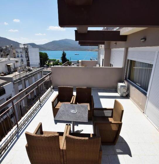 חדר סטנדרט לארבעה, John S