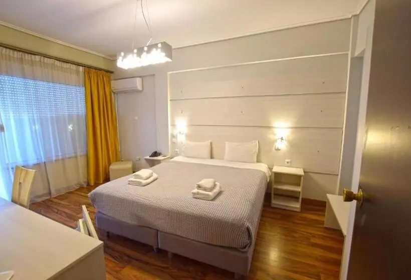 Chambre Quadruple Standard, John S