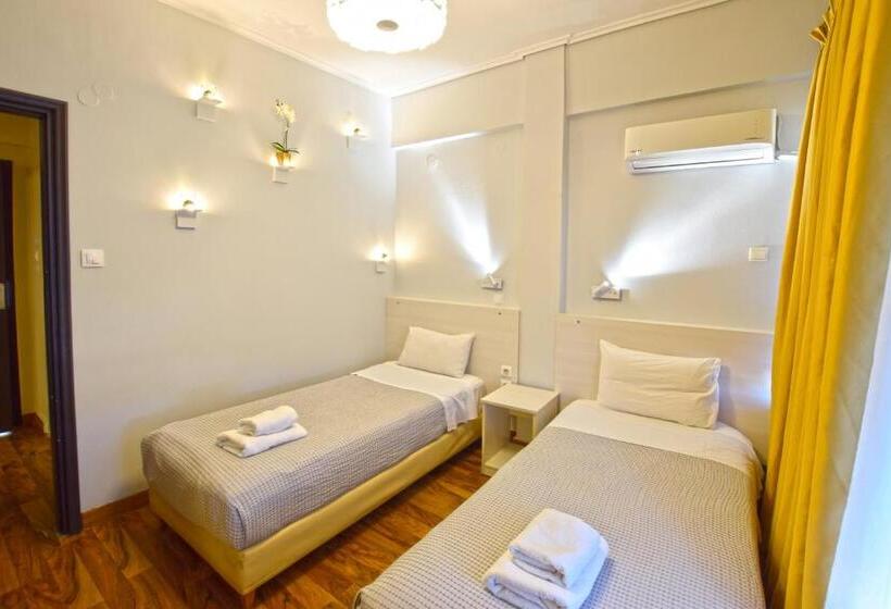 חדר סטנדרט לארבעה, John S