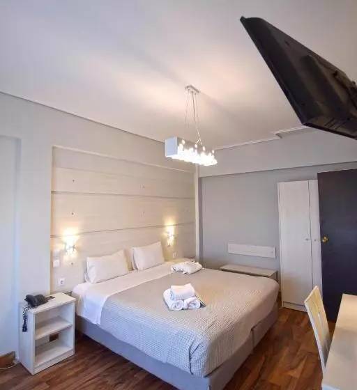 Chambre Quadruple Standard, John S