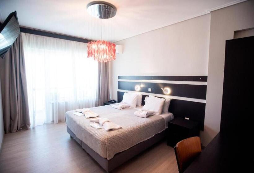 חדר סופריור, John S