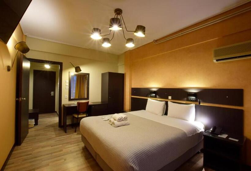 חדר סופריור, John S