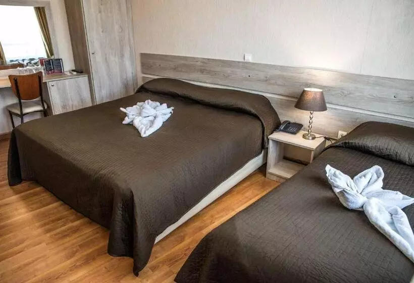 Chambre Triple Standard, John S