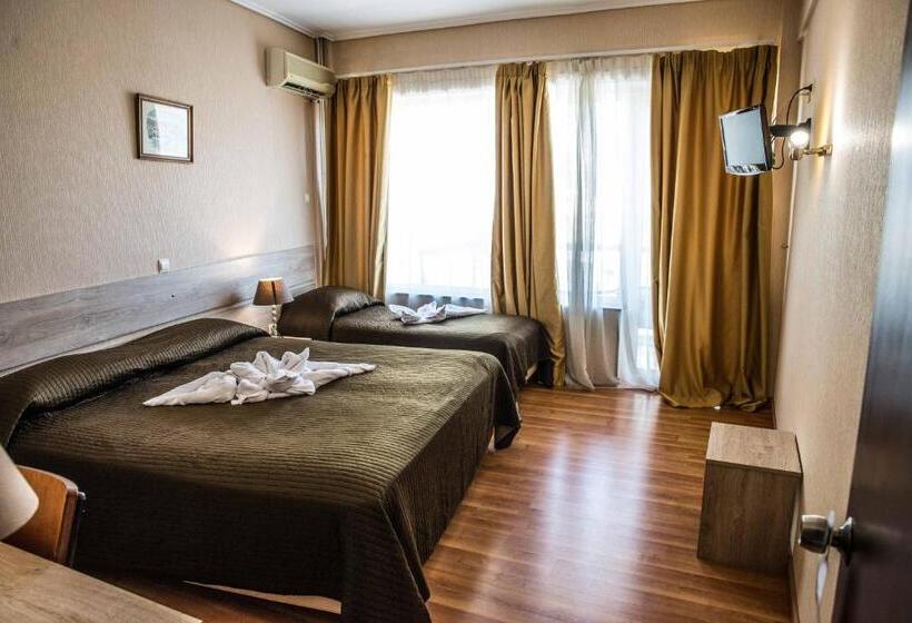 חדר סטנדרט לשלושה, John S