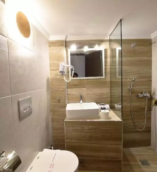 Chambre Triple Standard, John S