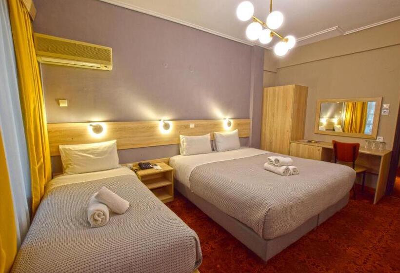 חדר סטנדרט לשלושה, John S