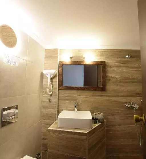 Chambre Triple Standard, John S