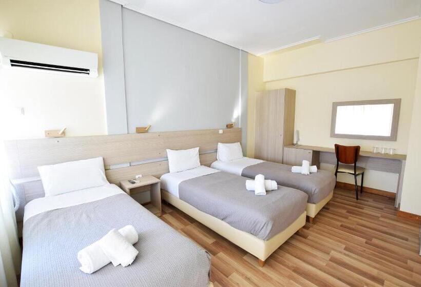 חדר סטנדרט לשלושה, John S