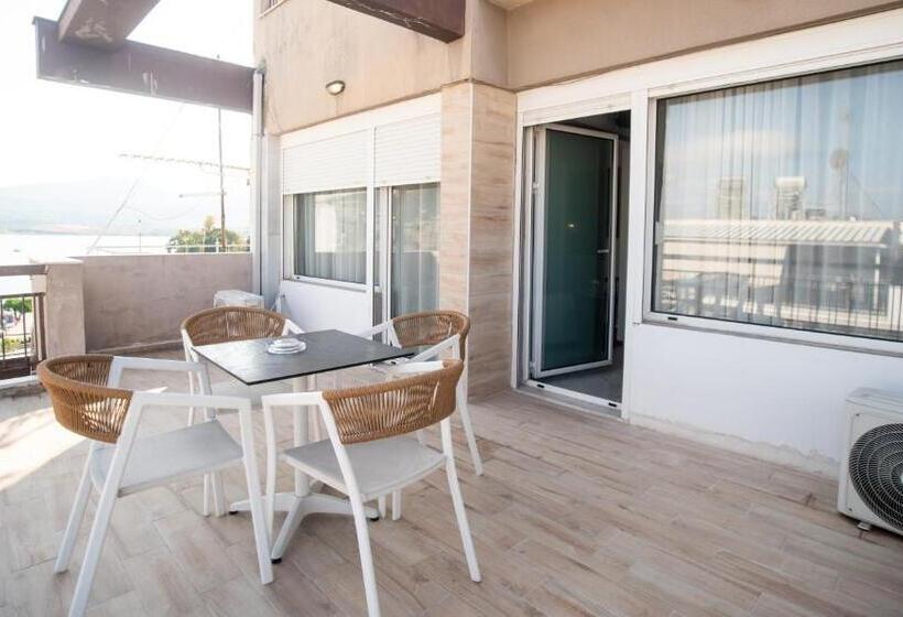 סוויטת ג'וניור דלוקס, John S