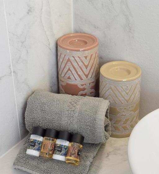 סוויטת ג'וניור דלוקס, John S