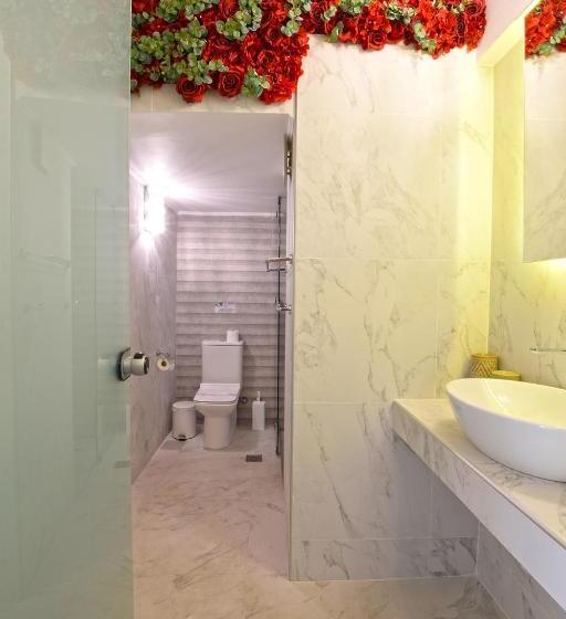 סוויטת ג'וניור דלוקס, John S