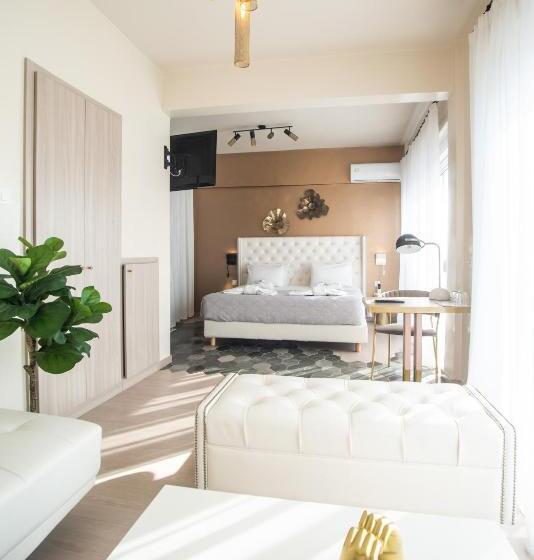 מיטת קינג בסוויטה, John S