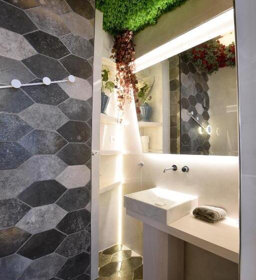 מיטת קינג בסוויטה, John S