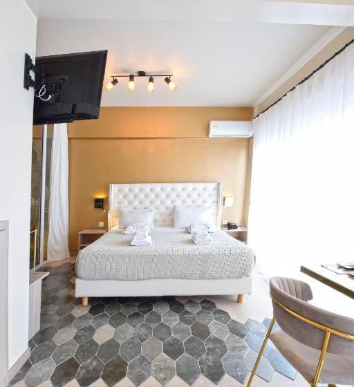 מיטת קינג בסוויטה, John S