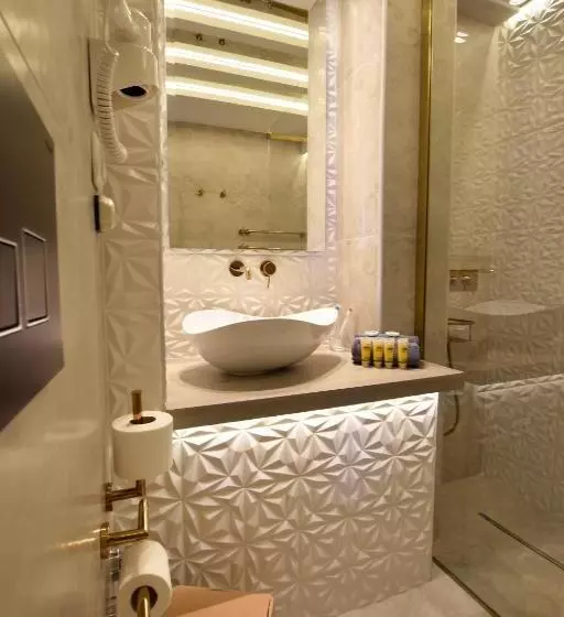 Suite avec Hydromassage, John S