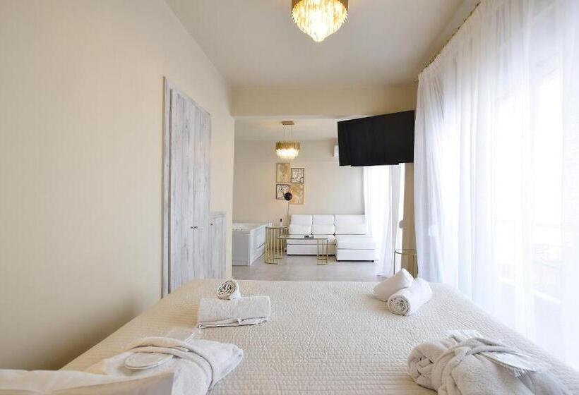 סוויטה עם ג'קוזי, John S