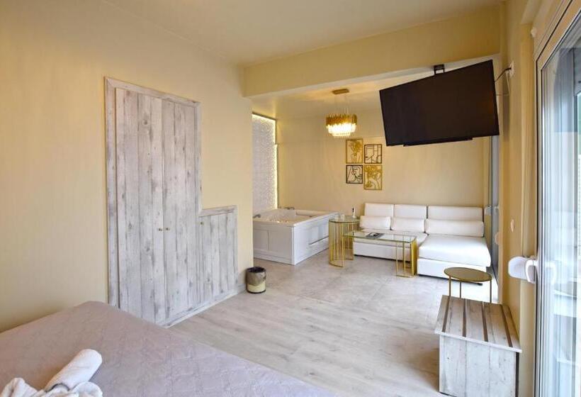 סוויטה עם ג'קוזי, John S