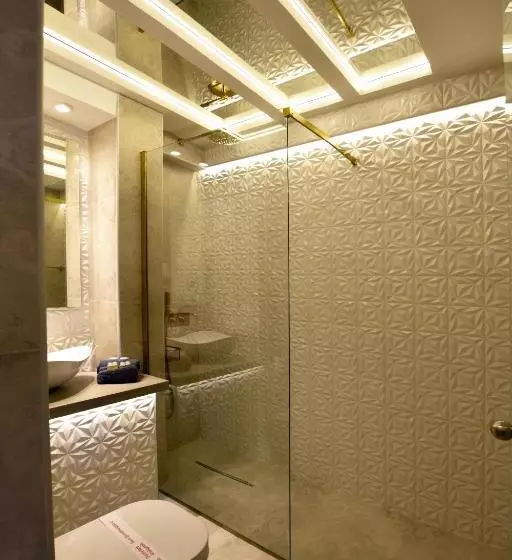Suite avec Hydromassage, John S