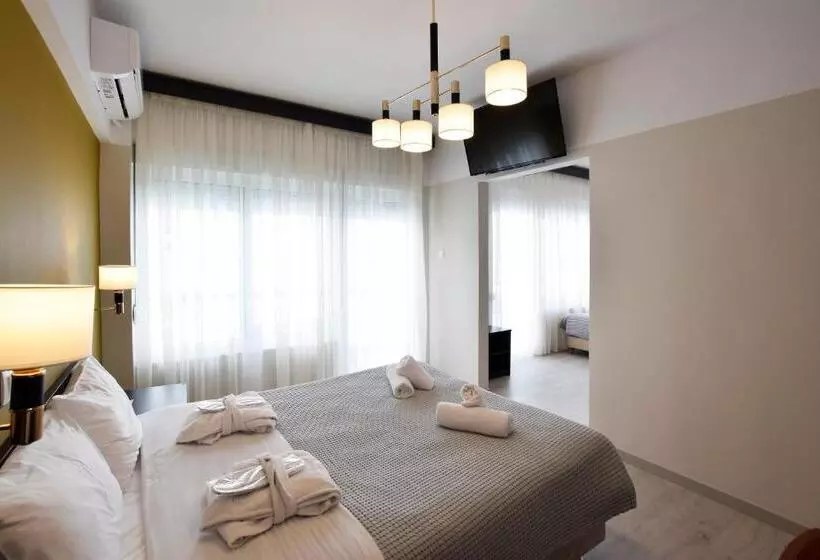 Chambre Familiale, John S
