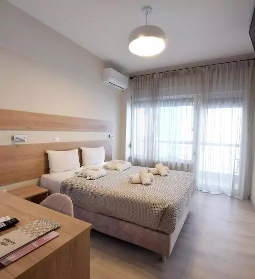 Chambre Familiale, John S
