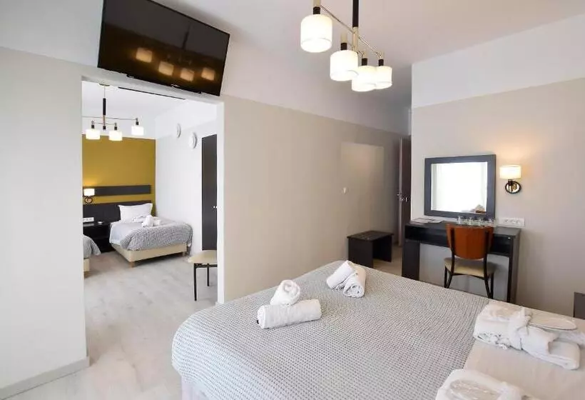 Chambre Familiale, John S