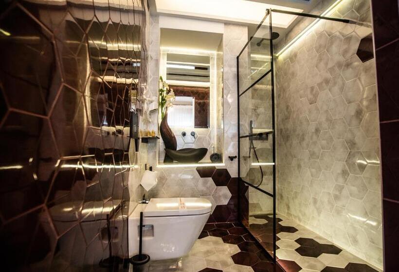 סוויטה, John S