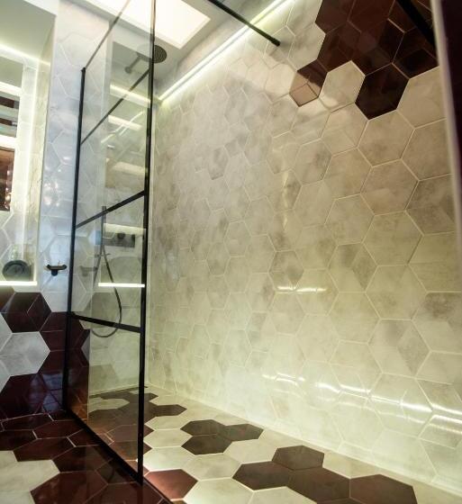 סוויטה, John S