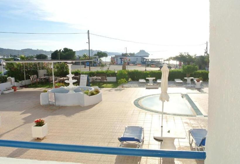 Номер Стандарт Вид на Бассейн, Kokalakis