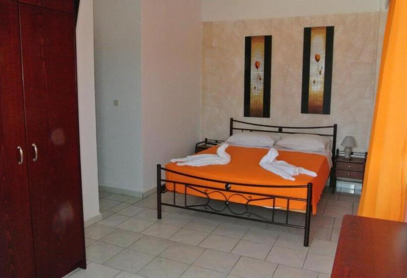 Номер Стандарт Трехместный, Kokalakis