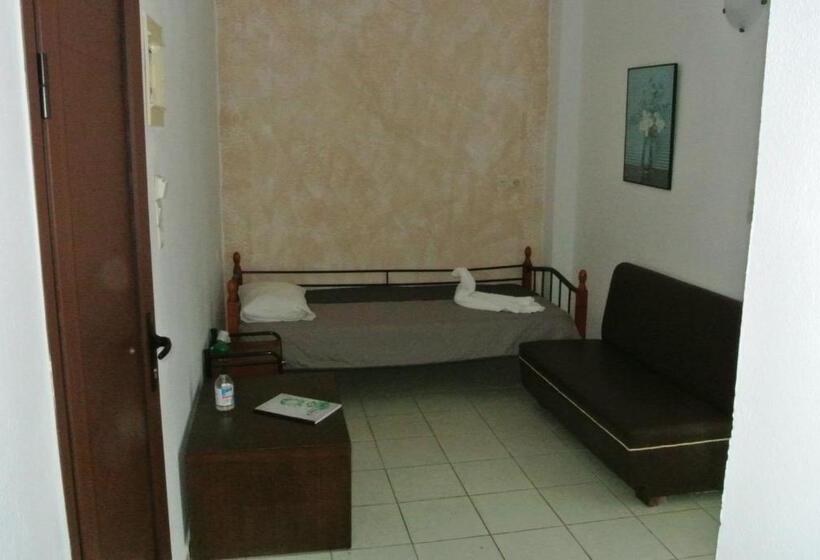 Номер Стандарт Трехместный, Kokalakis