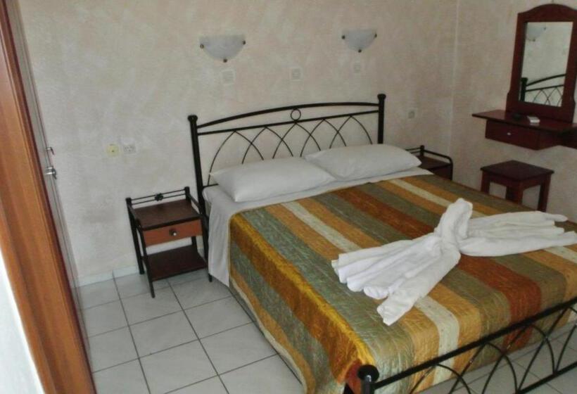 Номер Стандарт Трехместный, Kokalakis