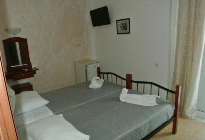 Номер Стандарт Вид на Горы, Kokalakis