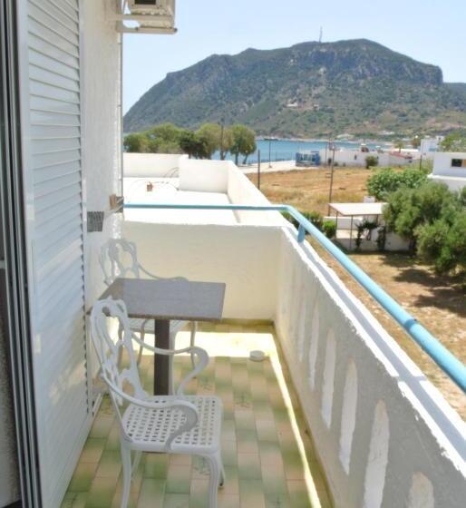 Номер Стандарт Вид на Сад, Kokalakis