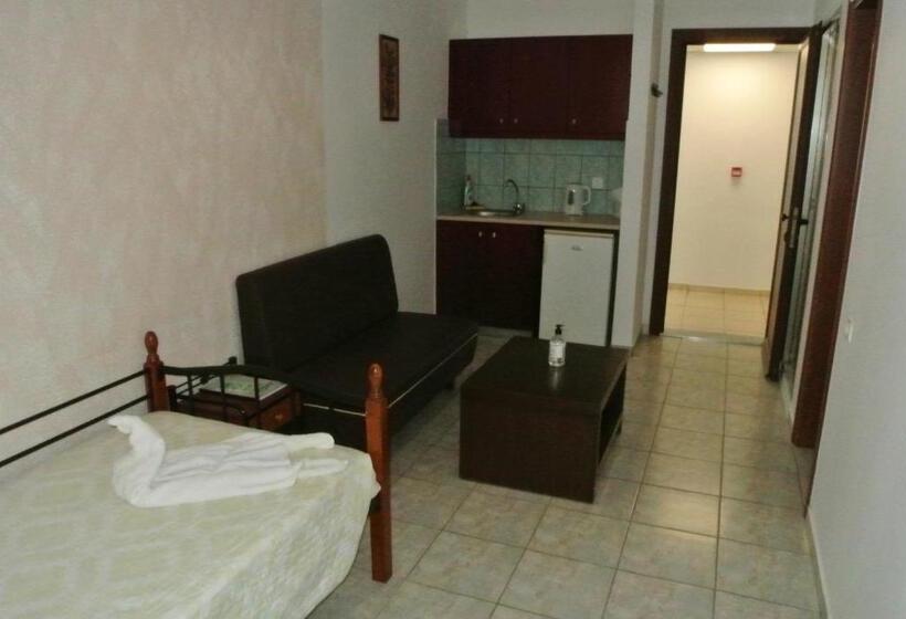 Номер Deluxe, Kokalakis