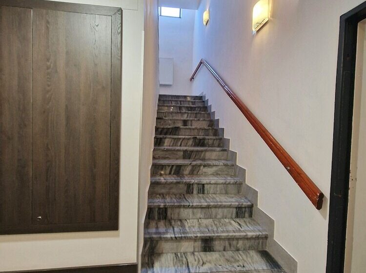 Номер Economy, Medos