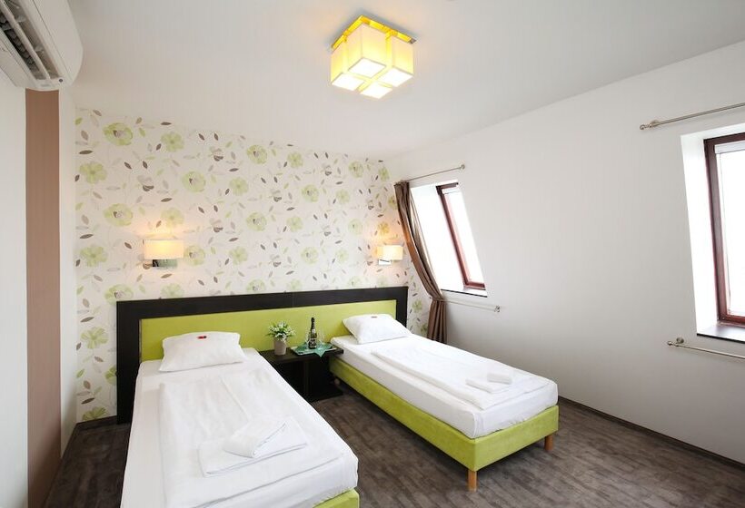 Номер Economy, Medos