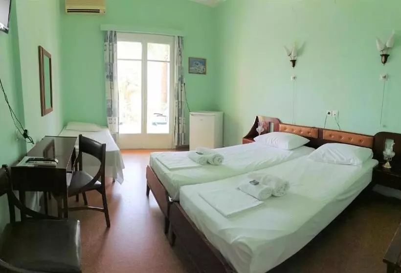 Triple Room Sea View, Nireus