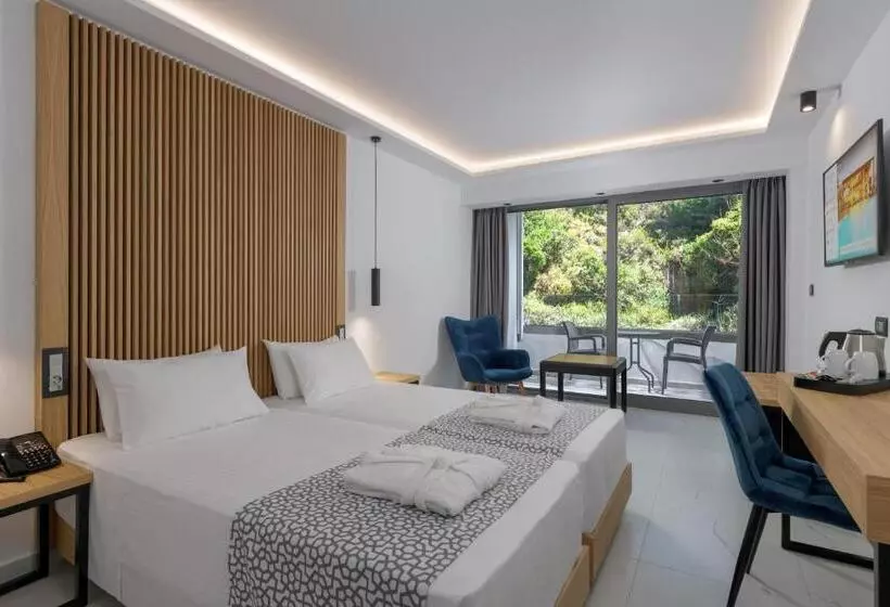 Chambre Supérieure Vue Montagne, Oceanis Beach