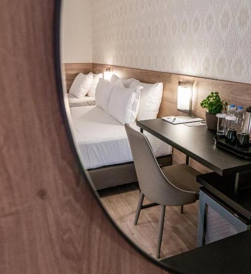 חדר סטנדרט לשלושה, Park