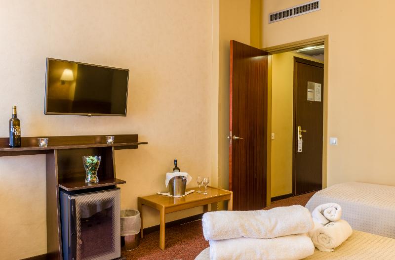 غرفة قياسية مطلّة علي البحر, Queen Olga