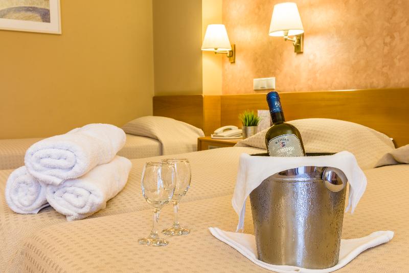 غرفة قياسية مطلّة علي البحر, Queen Olga