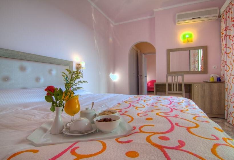 Superior Szoba, Solimar Dias