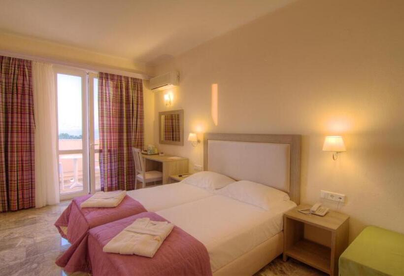 Superior Szoba, Solimar Dias