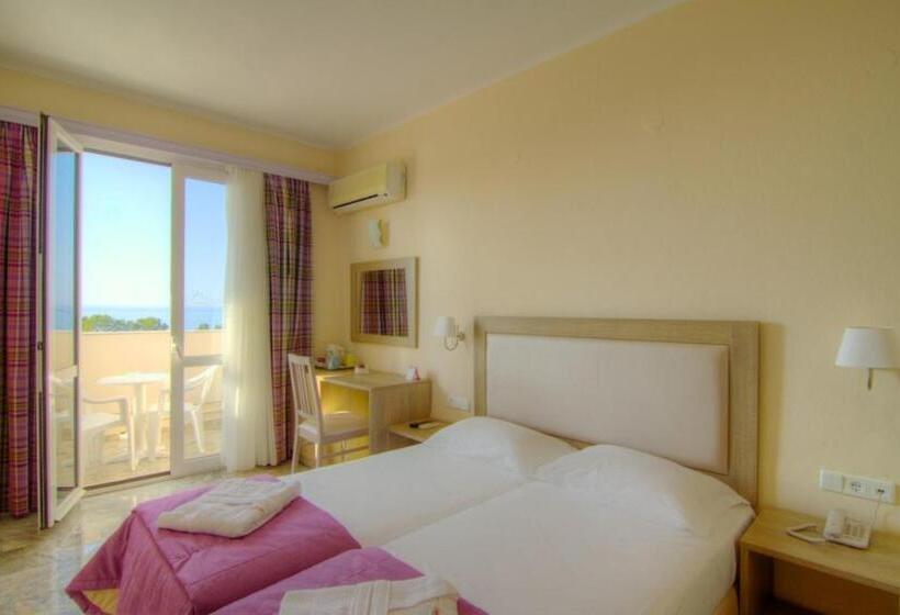 Superior Szoba, Solimar Dias