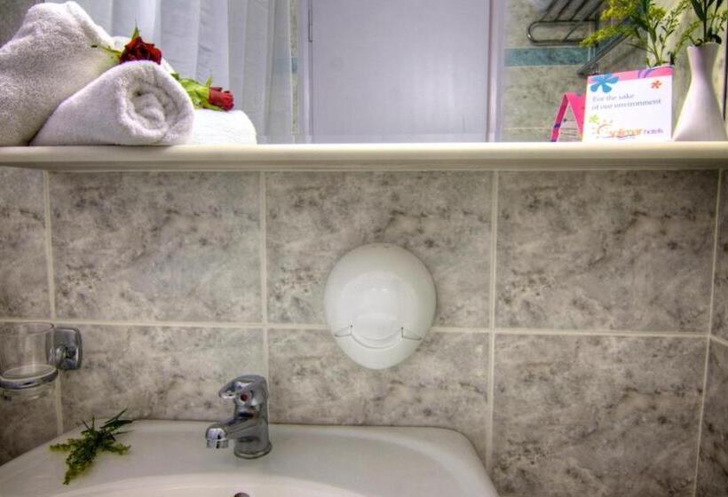 Családi Szoba, Solimar Dias