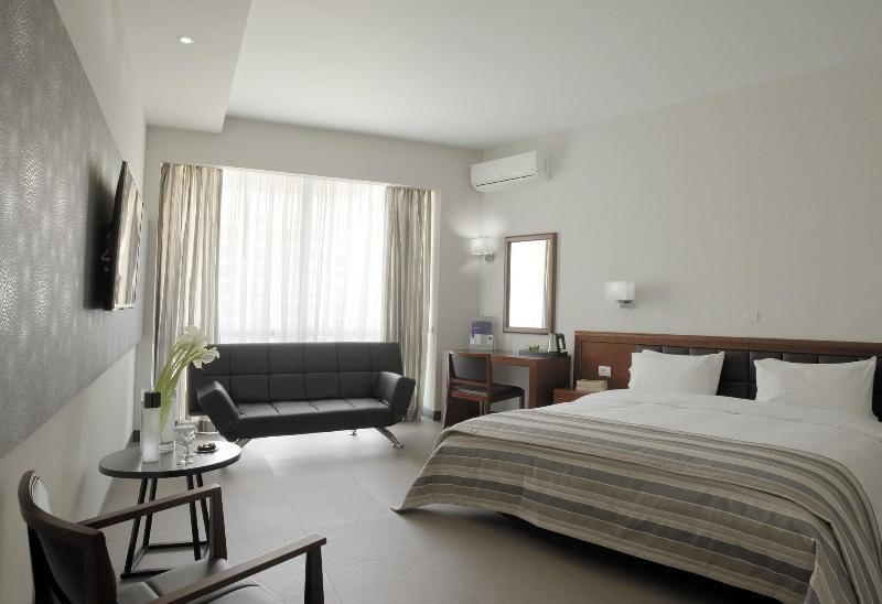 주니어 스위트, The Stanley