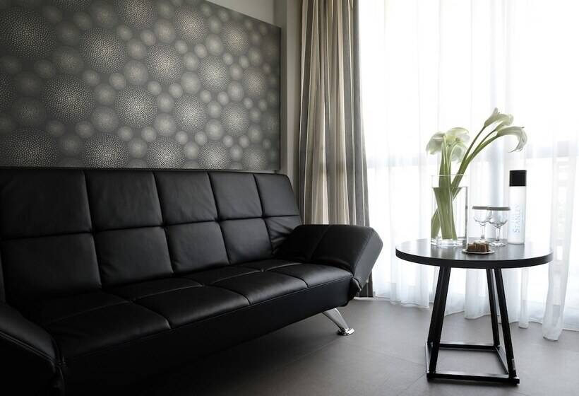 주니어 스위트, The Stanley